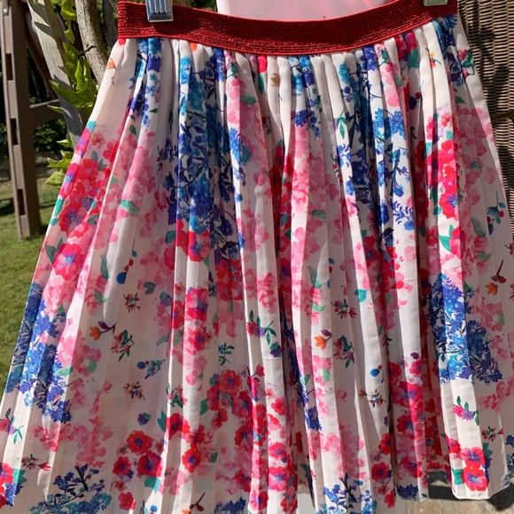 Floral skirt - Picture 2 of 3
